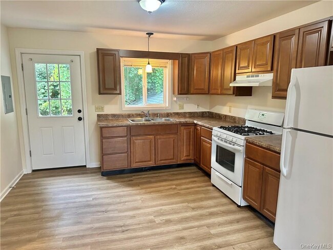 Building Photo - 2332 NY-300