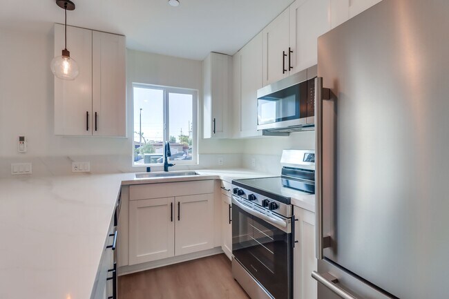 Building Photo - 3042-3044 J St