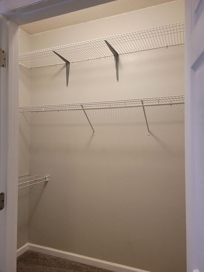 Building Photo - Newly renovated Three Bedroom Townhouse