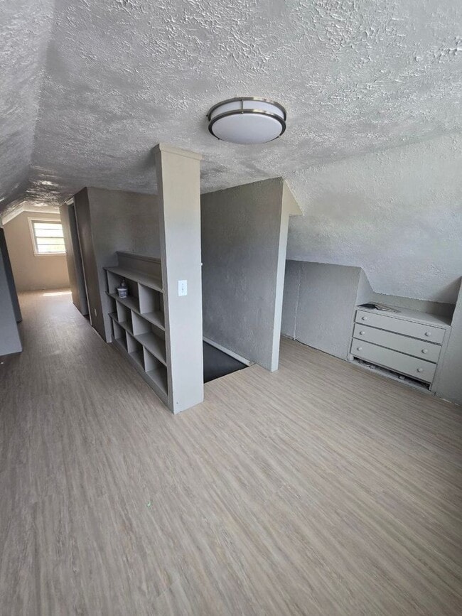 Building Photo - 3 bedroom 2 bathroom single family home | section 8 welcomed