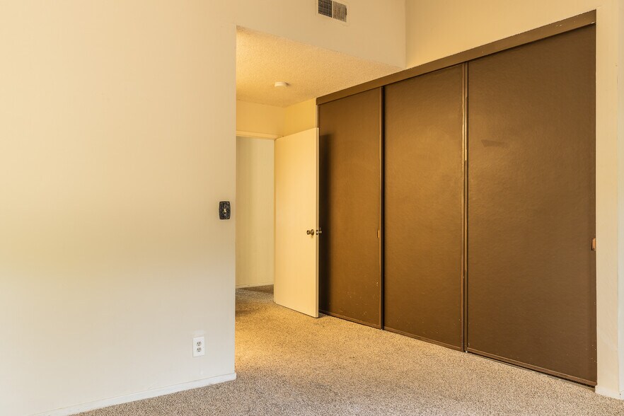 Building Photo - 7084 Via Ramada
