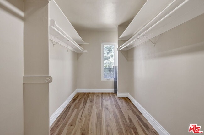 Building Photo - 16608 Park Ln Cir