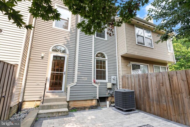 Building Photo - 6630 Medinah Ln