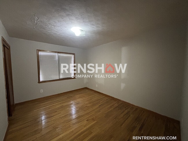 Building Photo - 4593 Wooddale Ave