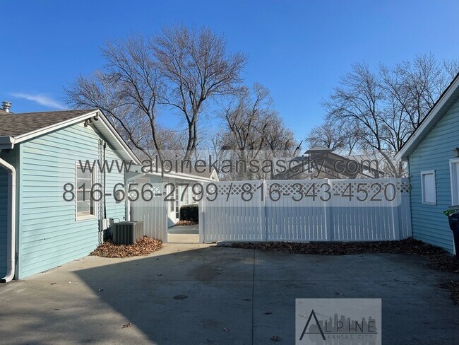 Building Photo - Spacious One Level Home on HUGE LOT!