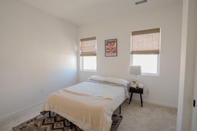 Building Photo - 26939 Goldfinch Ln