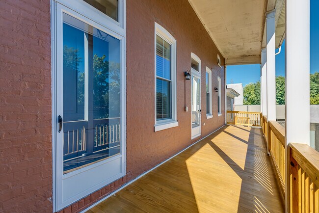 Building Photo - 1023 Franklin St