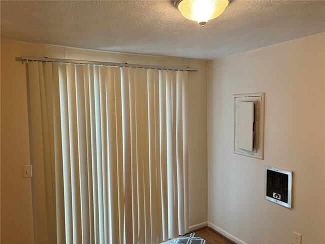 Building Photo - 223 Autumn Chapel Way