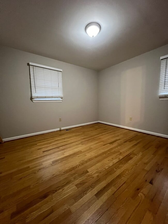 Building Photo - SWEET RAISED RAMBLER IN QUITE NEIGHBORHOOD