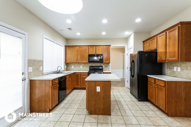 Building Photo - 2115 Vistoria Dr
