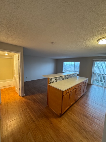 Building Photo - 308 Summit Ave N