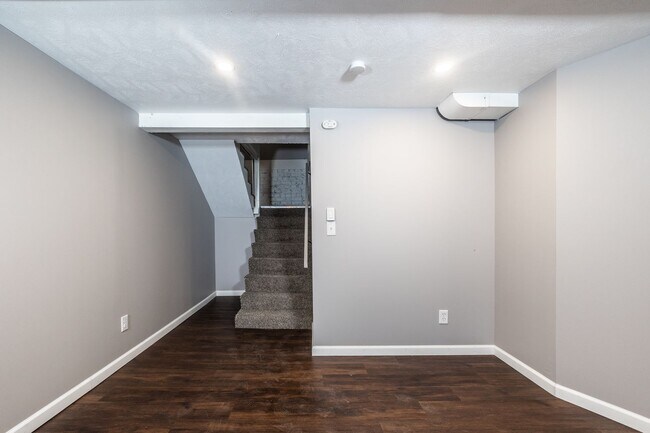 Building Photo - An Adorable 2BD/1BA Home That Has Been Renovated