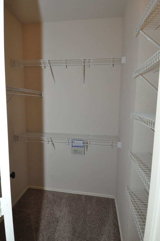 Building Photo - All appliances included! Gated lock and leave condo community in North Austin