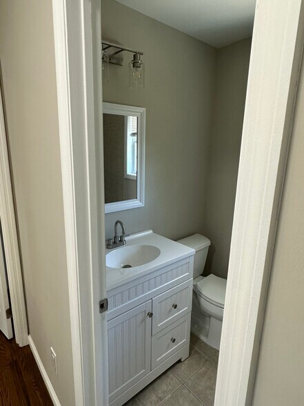 Building Photo - 536 Hampton Ave