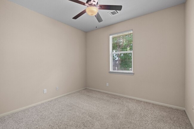 Building Photo - 530 Lockland Ln