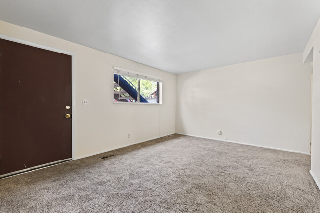 Building Photo - 353 400 E