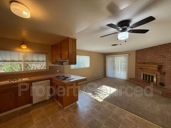 Building Photo - 320 E Granada Way