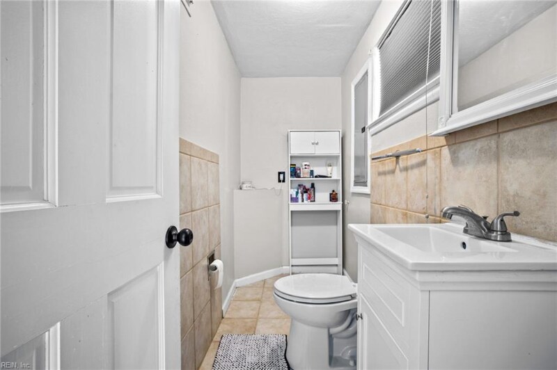Building Photo - 5509 Sandpiper Ln
