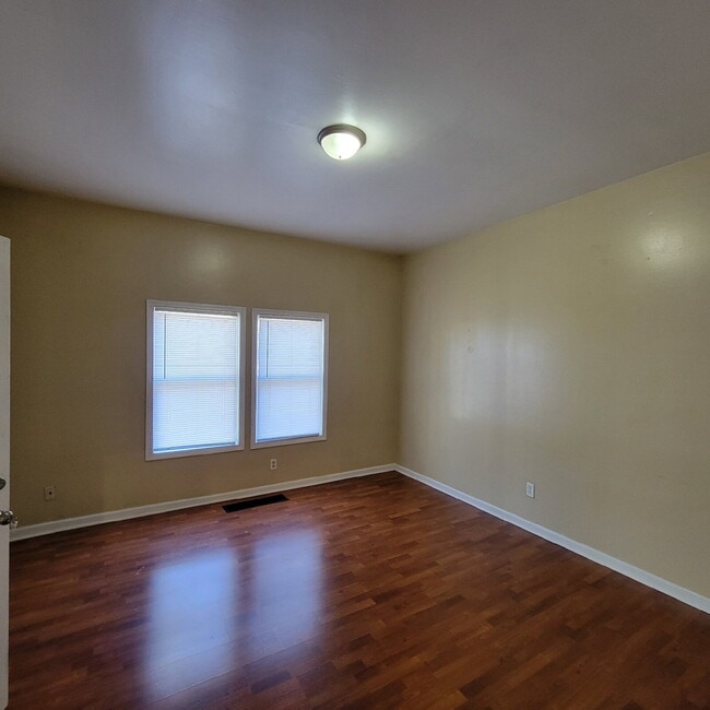 Building Photo - Bike to Dowtown/Fountain Sq.