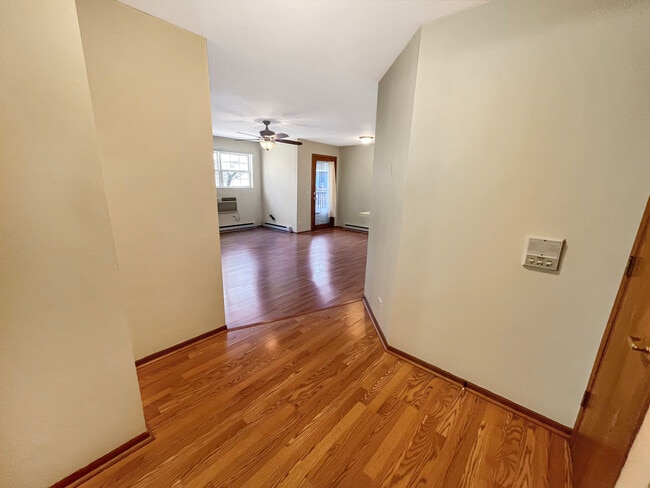 Building Photo - 1524 W Sand Bar Ct