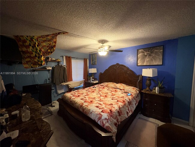 Building Photo - 4152 Inverrary Dr