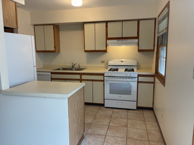 Building Photo - 350 College St