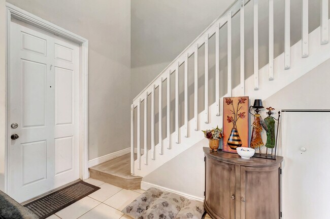 Building Photo - 2500 Venetian Ct