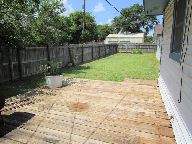 Building Photo - Covered Parking for 3 vehicles!