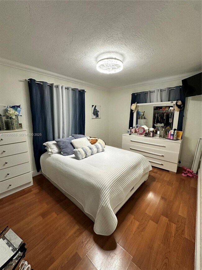 Building Photo - 5010 E 1st Ave