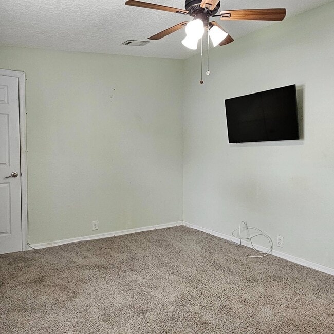 Building Photo - 590 Country Meadows Blvd