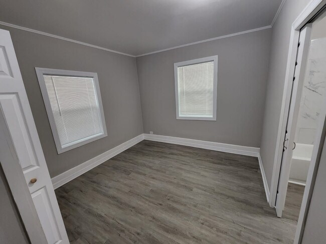 Building Photo - 602 NW 1st Ave