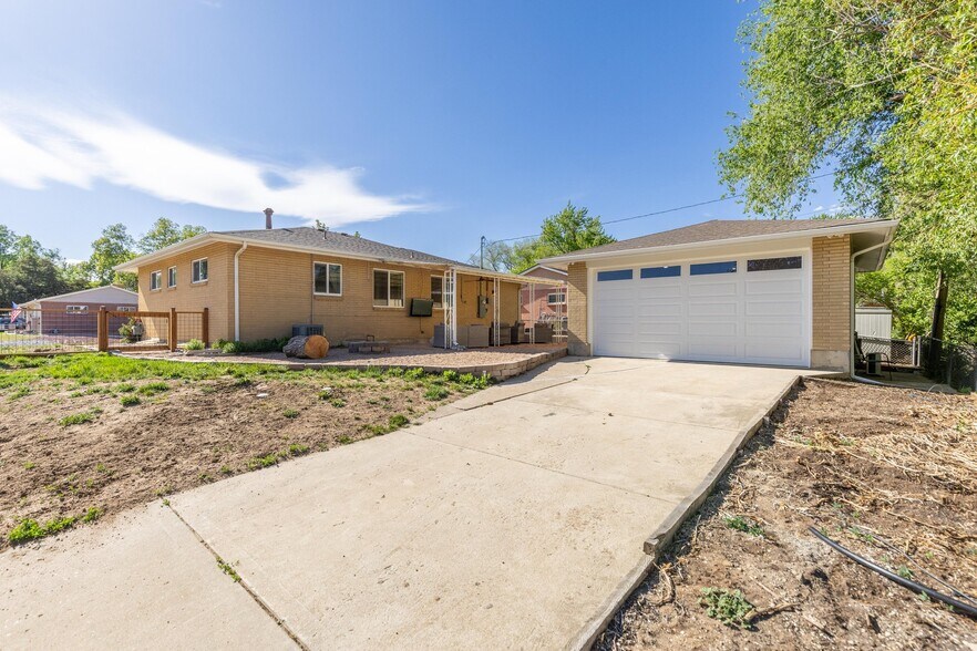 Building Photo - 6110 Brooks Dr