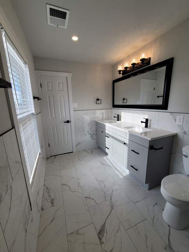 Building Photo - 303 Edgewood Cv