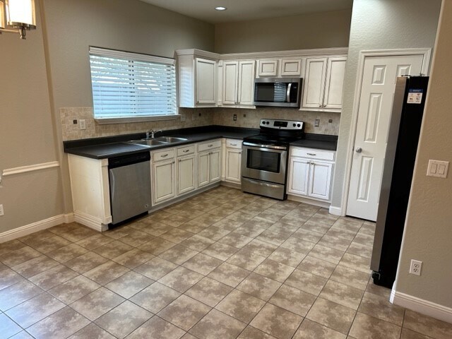 Building Photo - 1206 E Boston St