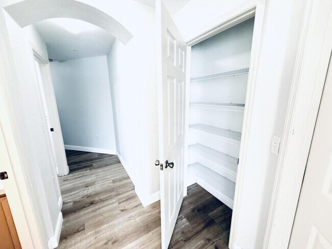 Building Photo - 2983 Ashland Ln S