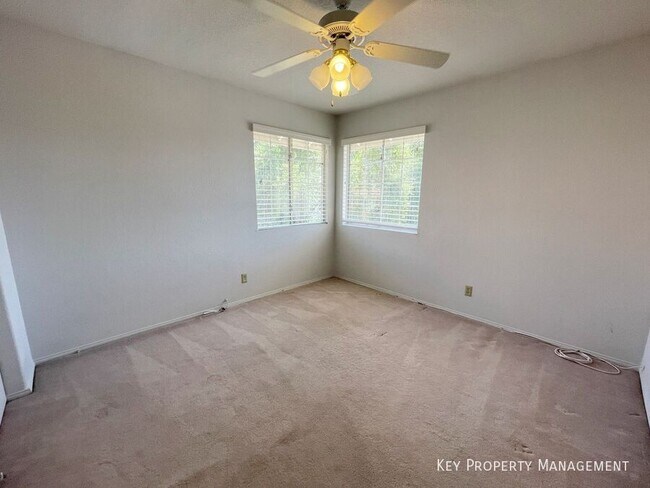 Building Photo - 420 Crater Ct