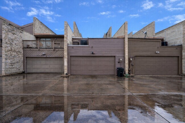 Building Photo - 11280 Braes Forest Dr