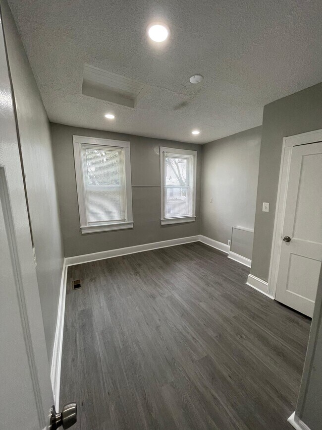 Building Photo - Calverton Heights