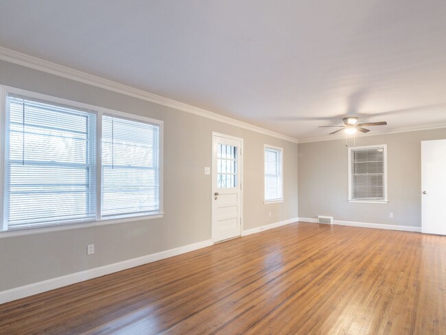 Building Photo - NEWLY RENOVATED - 2BR/1.5BA in Whitehaven!