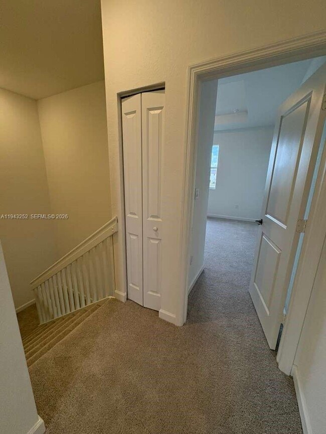 Building Photo - 2708 SE 26th Ave