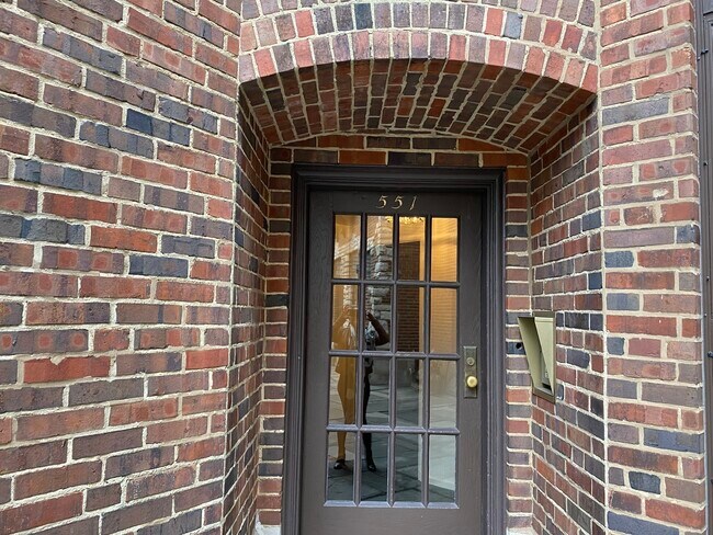 Building Photo - 551 Hill Terrace