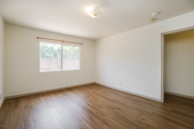 Building Photo - 6500 Lockhurst Dr