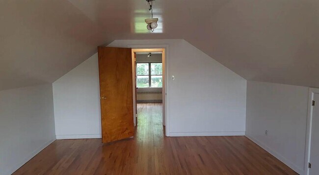 Building Photo - 731 S 27th St