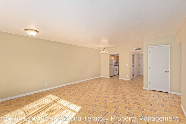 Building Photo - 3 br, 2 bath House - 835 S. Pantano Parkway