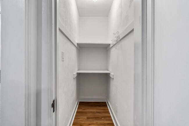 Building Photo - Completely renovated in Ghent