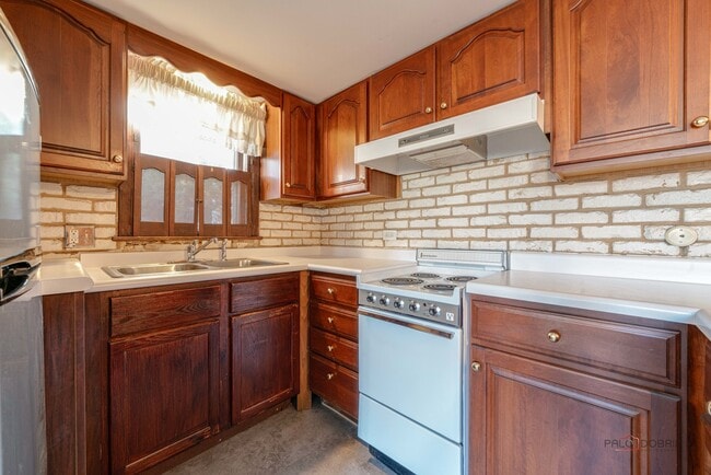 Building Photo - 443 N Main St