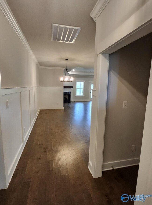 Building Photo - 137 Rugby Dr