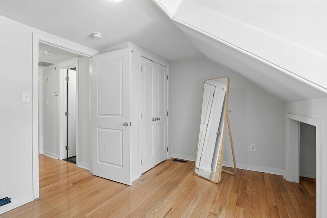 Building Photo - 520 S 4th St