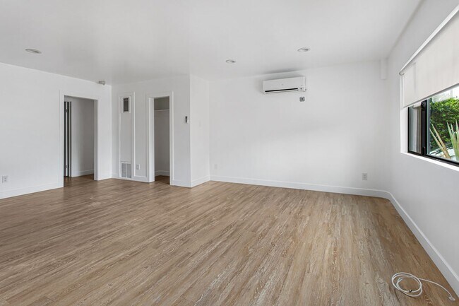 Building Photo - 1949 Park Grove Ave