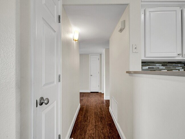 Building Photo - $2,395.00 - 3 Bedrooms, 2Bathrooms, Condo ...